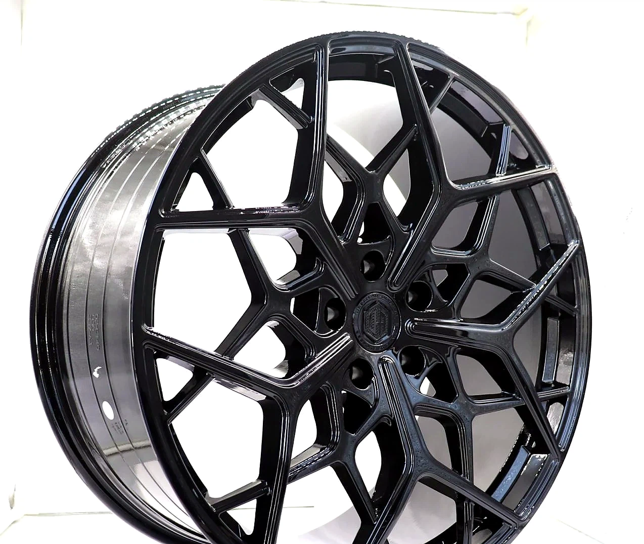 5210 Glossy Black wheel