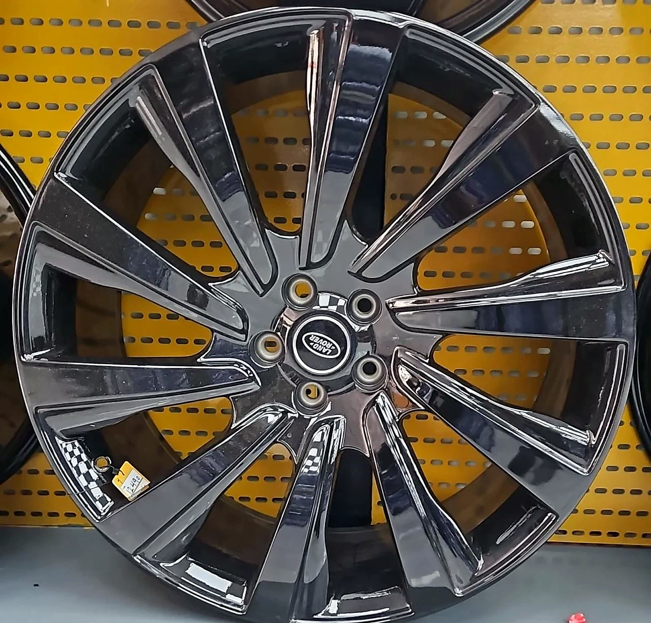 Range Rover Gloss Graphite Multi-Spoke wheel
